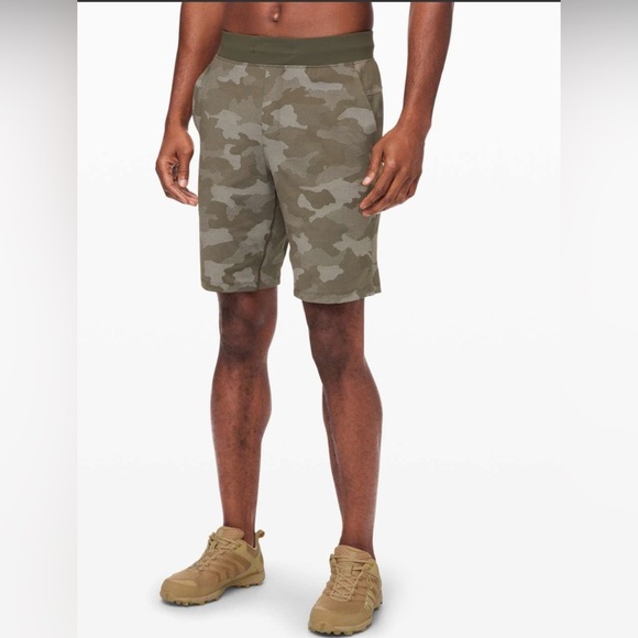 80. Lululemon Men’s T.H.E. Short 9" *Linerless- Mesh Camo Dark Olive/ Size Small - Picture 1 of 4